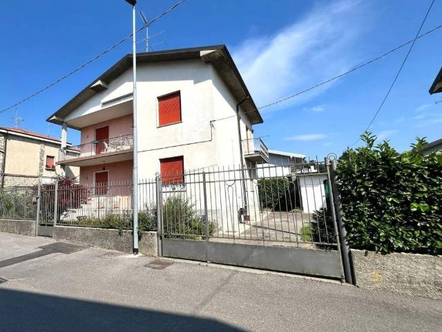 Villa in vendita a Adro BS