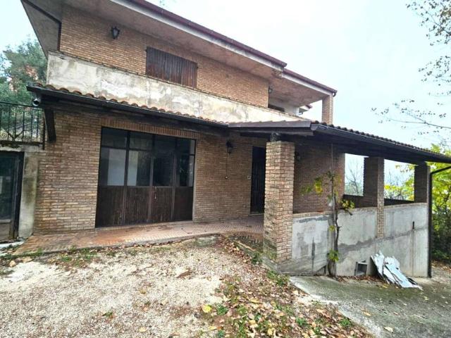 Villa in vendita a Agugliano AN