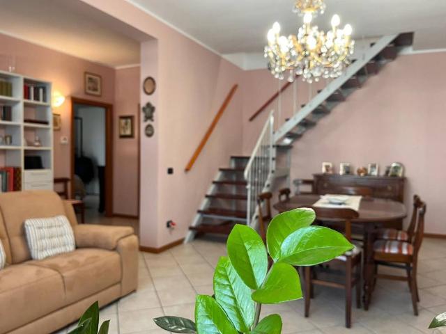 Villa in vendita a Agazzano PC