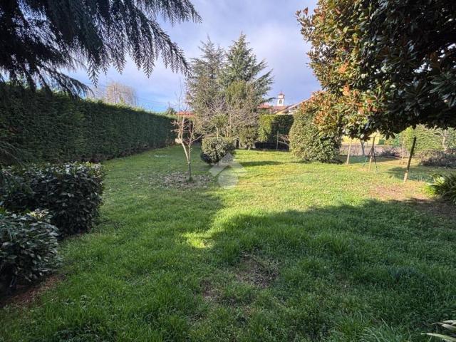 Villa in vendita a Agrate Conturbia NO