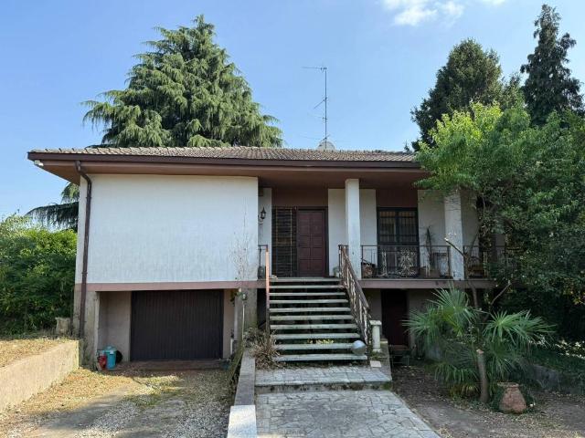 Villa in vendita a Agrate Conturbia NO