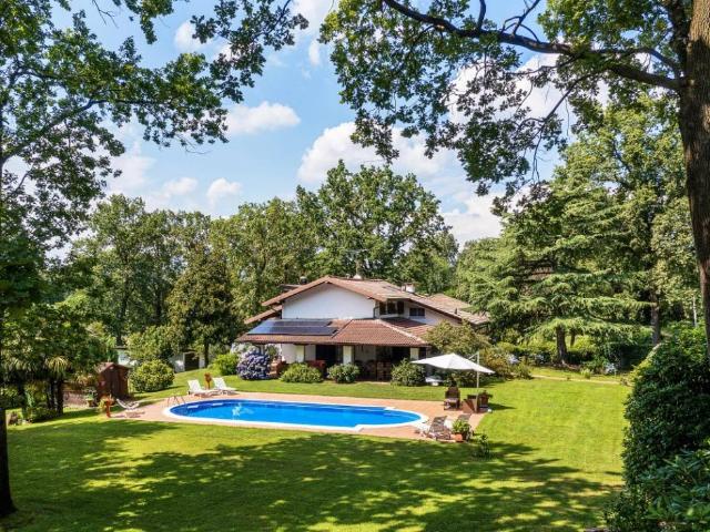 Villa in vendita a Agrate Conturbia NO