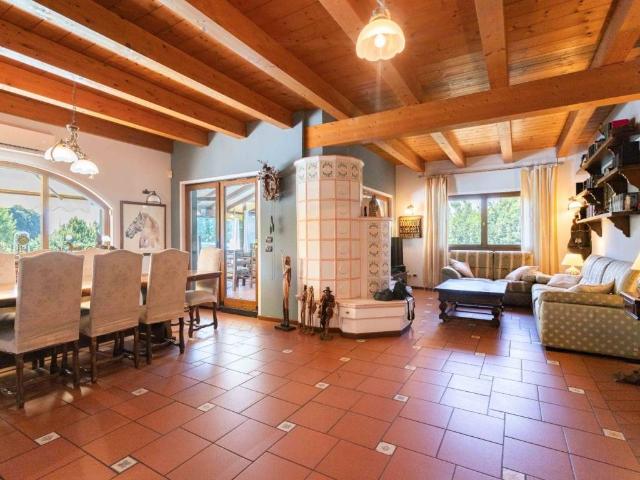 Villa in vendita a Agrate Conturbia NO