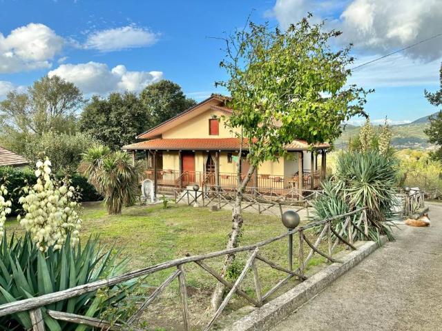 Villa in vendita a Aiello del Sabato AV