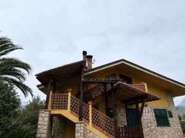 Villa in vendita a Aiello del Sabato AV