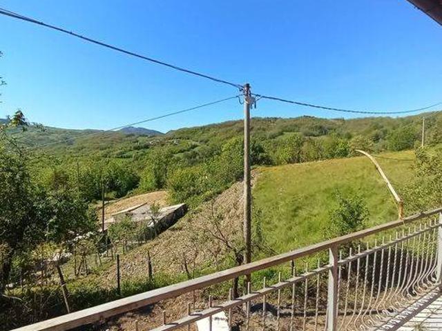 Villa in vendita a Alta Val Tidone PC