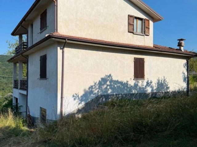 Villa in vendita a Alta Val Tidone PC