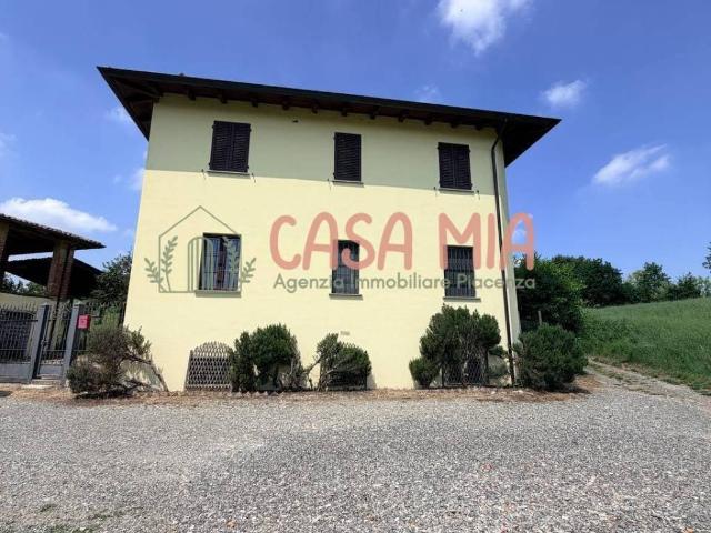 Villa in vendita a Alta Val Tidone PC