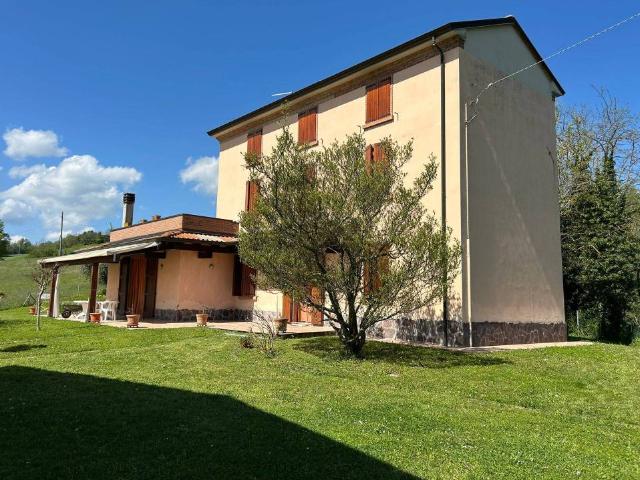 Villa in vendita a Alta Val Tidone PC