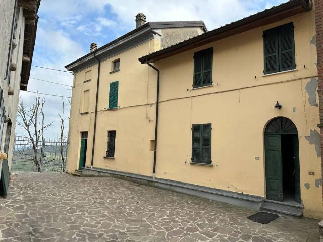 Villa in vendita a Alta Val Tidone PC