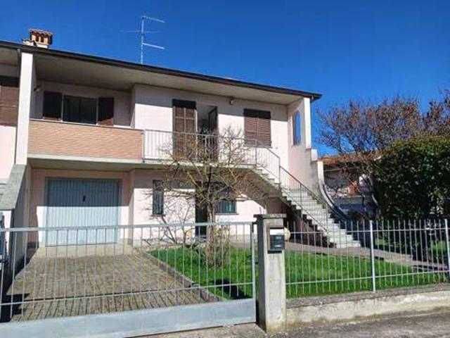 Villa in vendita a Alta Val Tidone PC