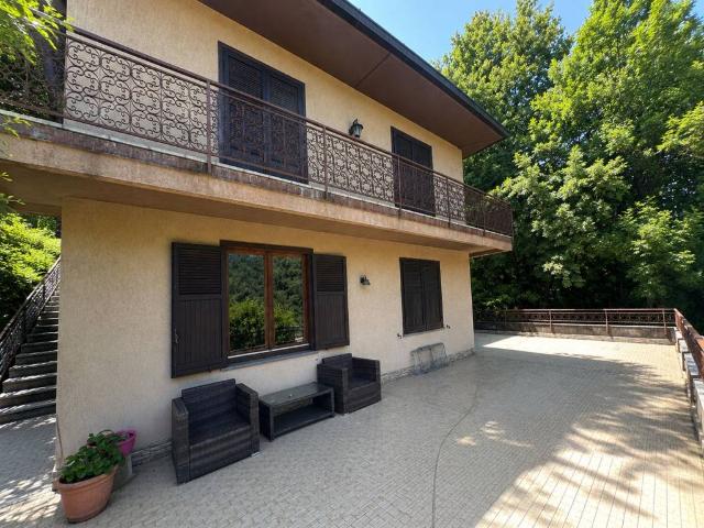 Villa in vendita a Alta Valle Intelvi CO