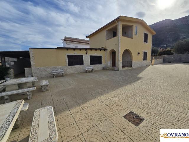 Villa in vendita a Altavilla Milicia