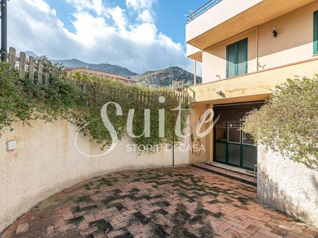 Villa in vendita a Altavilla Milicia