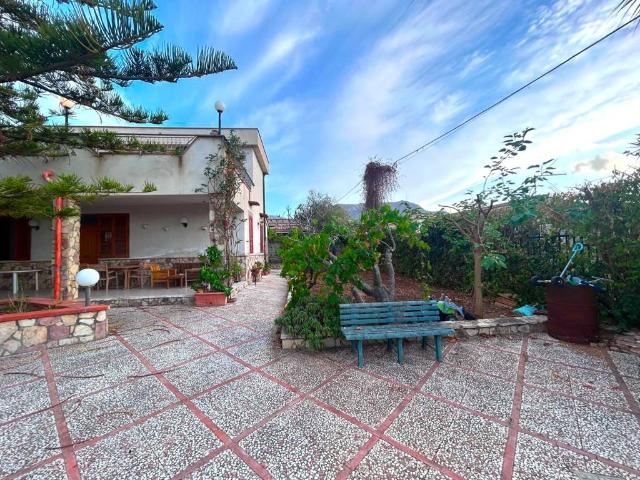 Villa in vendita a Altavilla Milicia PA