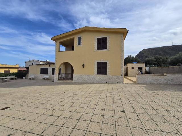 Villa in vendita a Altavilla Milicia PA