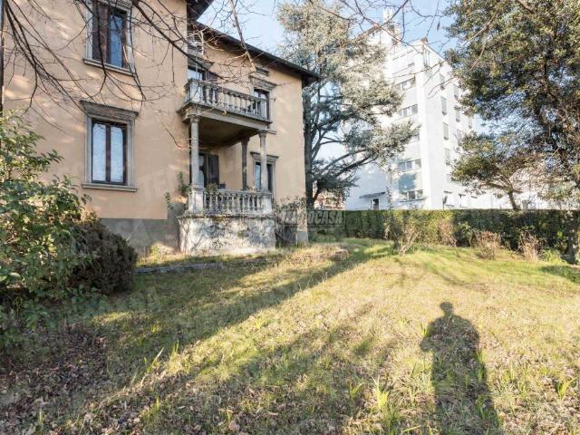 Villa in vendita a Alzano Lombardo BG