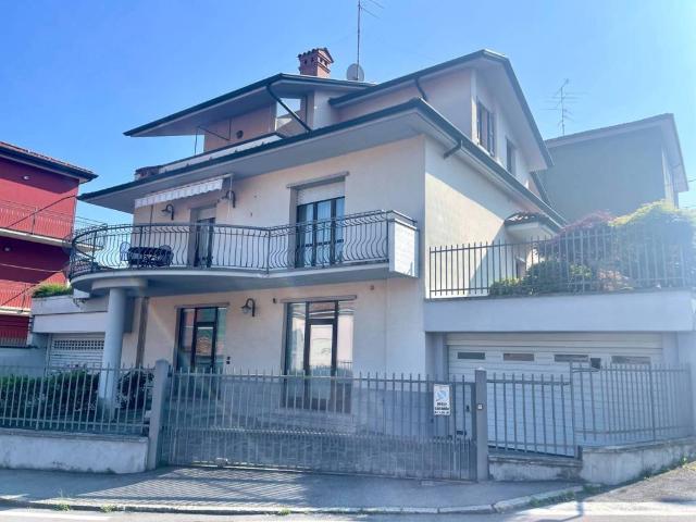 Villa in vendita a Alzano Lombardo BG