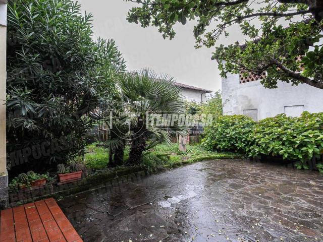 Villa in vendita a Alzate Brianza CO