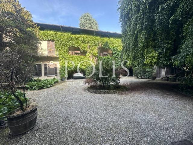 Villa in vendita a Alzate Brianza CO