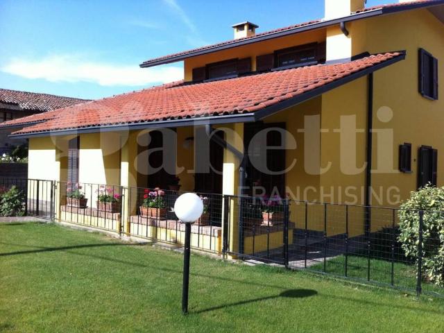 Villa in vendita a Alagna PV