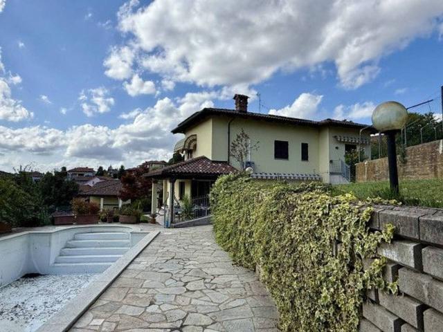 Villa in vendita a Alba