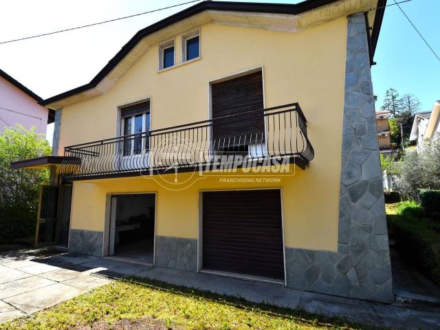 Villa in vendita a Alba