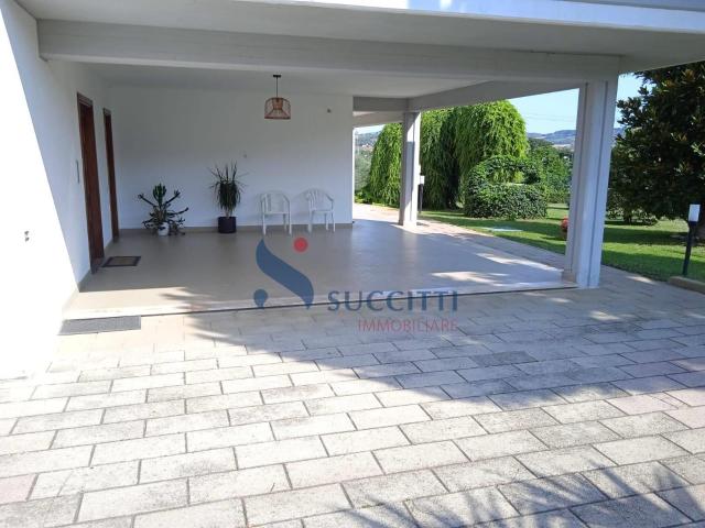 Villa in vendita a Alba Adriatica 300m² Alba Adriatica