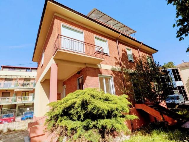 Villa in vendita a Alba CN