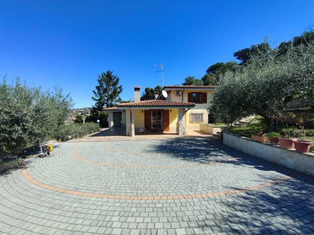 Villa in vendita a Albano Laziale RM