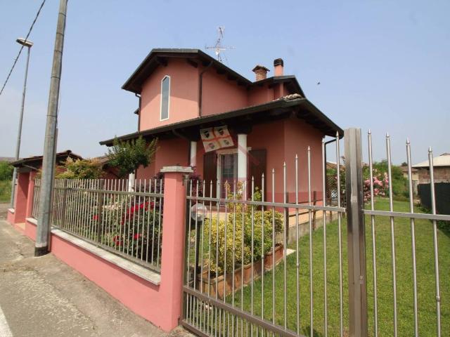 Villa in vendita a Albano Vercellese VC