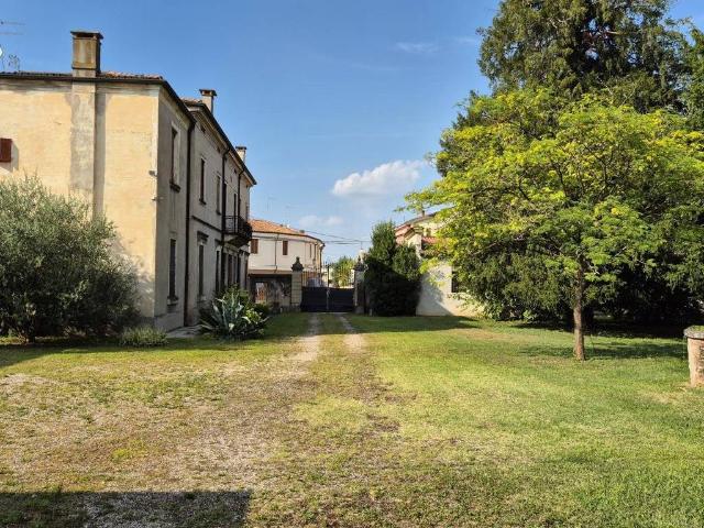 Villa in vendita a Albaredo d'Adige VR