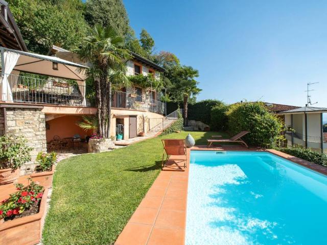 Villa in vendita a Albavilla CO