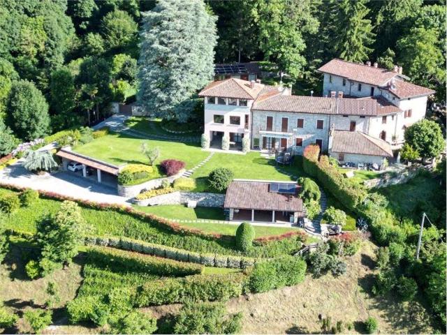 Villa in vendita a Albavilla CO