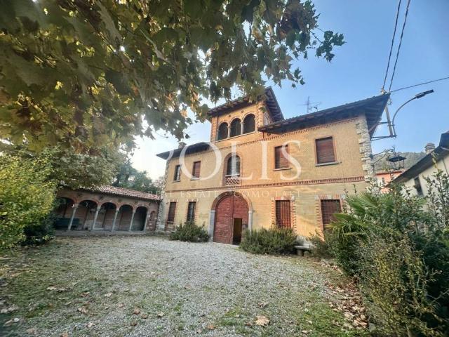 Villa in vendita a Albese con Cassano CO