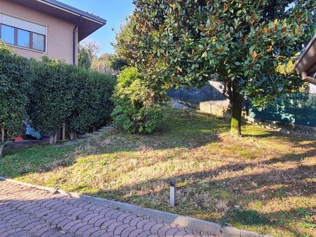 Villa in vendita a Albese con Cassano CO