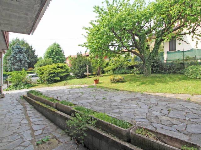 Villa in vendita a Albizzate VA