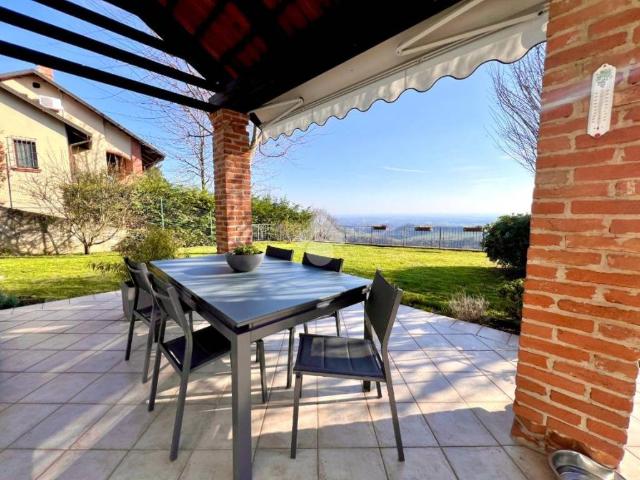 Villa in vendita a Albugnano AT