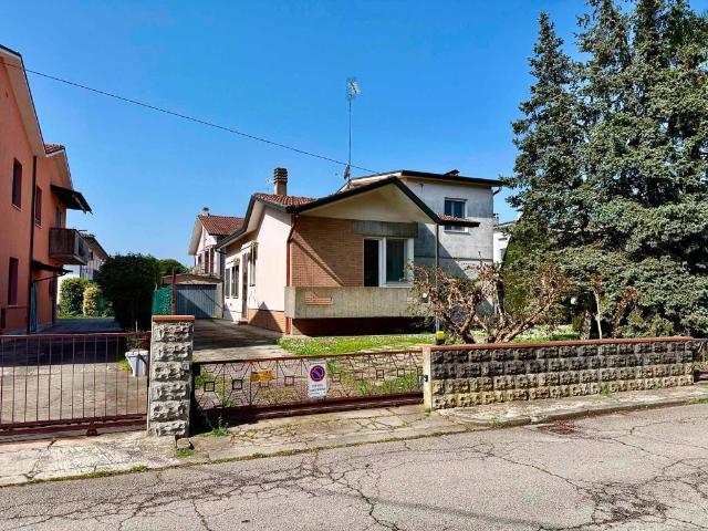 Villa in vendita a Alfonsine RA
