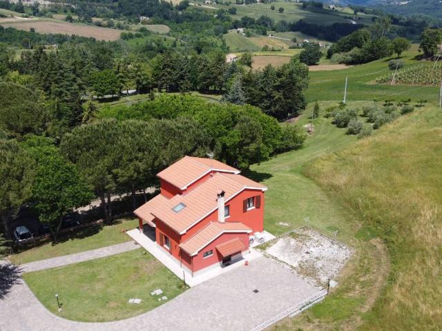 Villa in vendita a Apiro MC