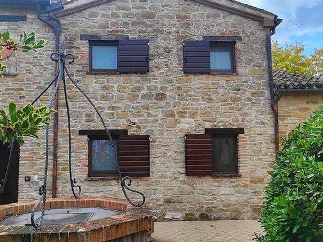 Villa in vendita a Apiro MC