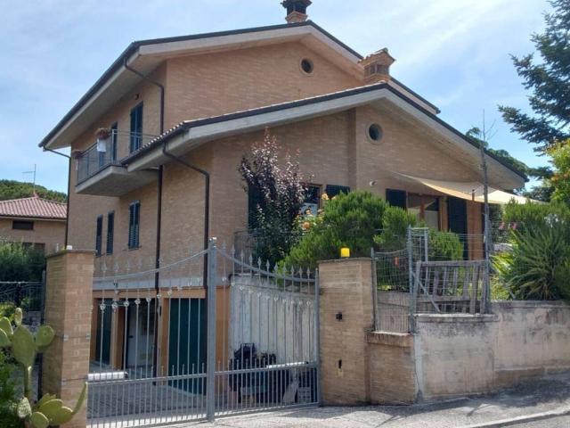 Villa in vendita a Appignano MC