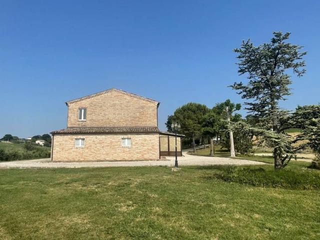 Villa in vendita a Appignano MC