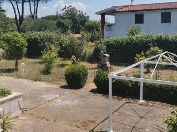 Villa in vendita a Aprilia LT