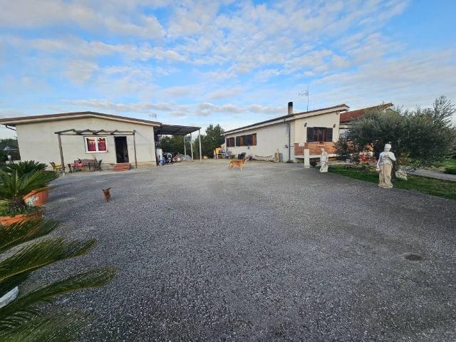Villa in vendita a Aprilia LT