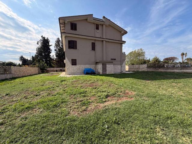 Villa in vendita a Aprilia LT