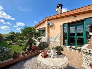 Villa in vendita a Aprilia LT