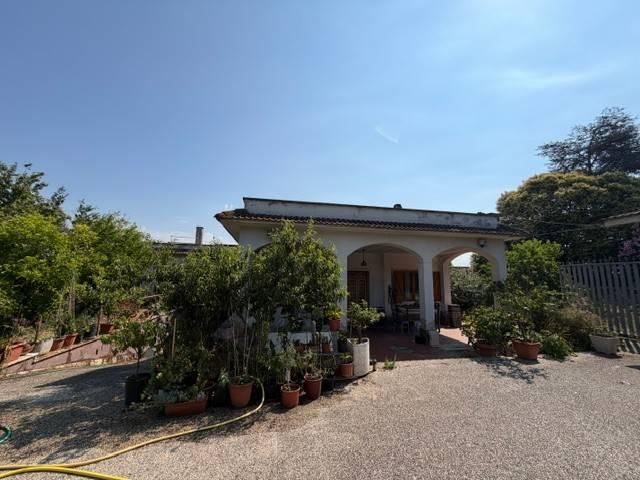 Villa in vendita a Aprilia LT