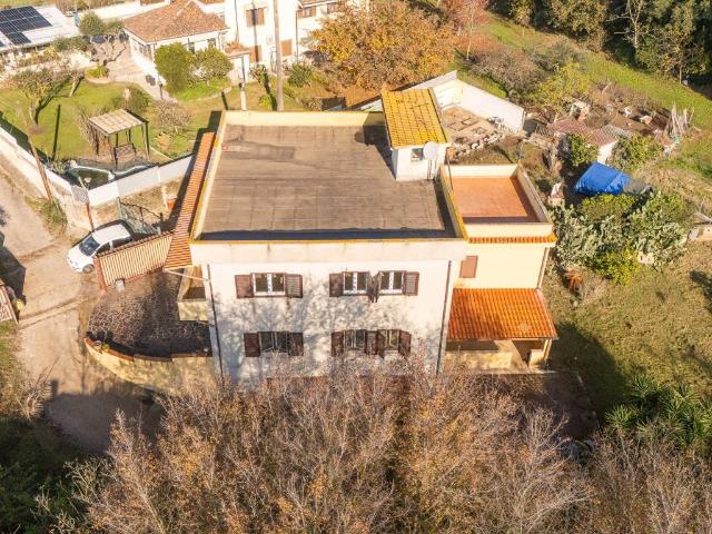Villa in vendita a Aprilia LT
