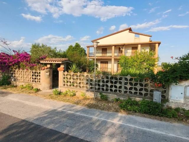 Villa in vendita a Aprilia LT